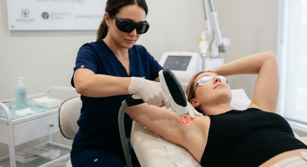 Aisselles : 7 astuces pour maximiser l'efficacité de l'épilation laser